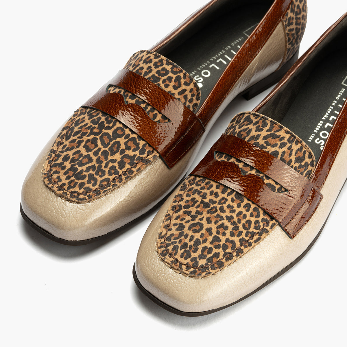 Mocasín Combinado en charol con leopardo de mujer color piedra