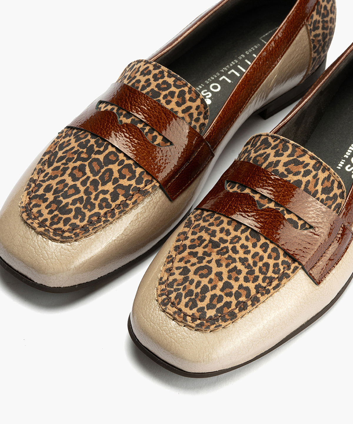 Mocasín Combinado en charol con leopardo de mujer color piedra