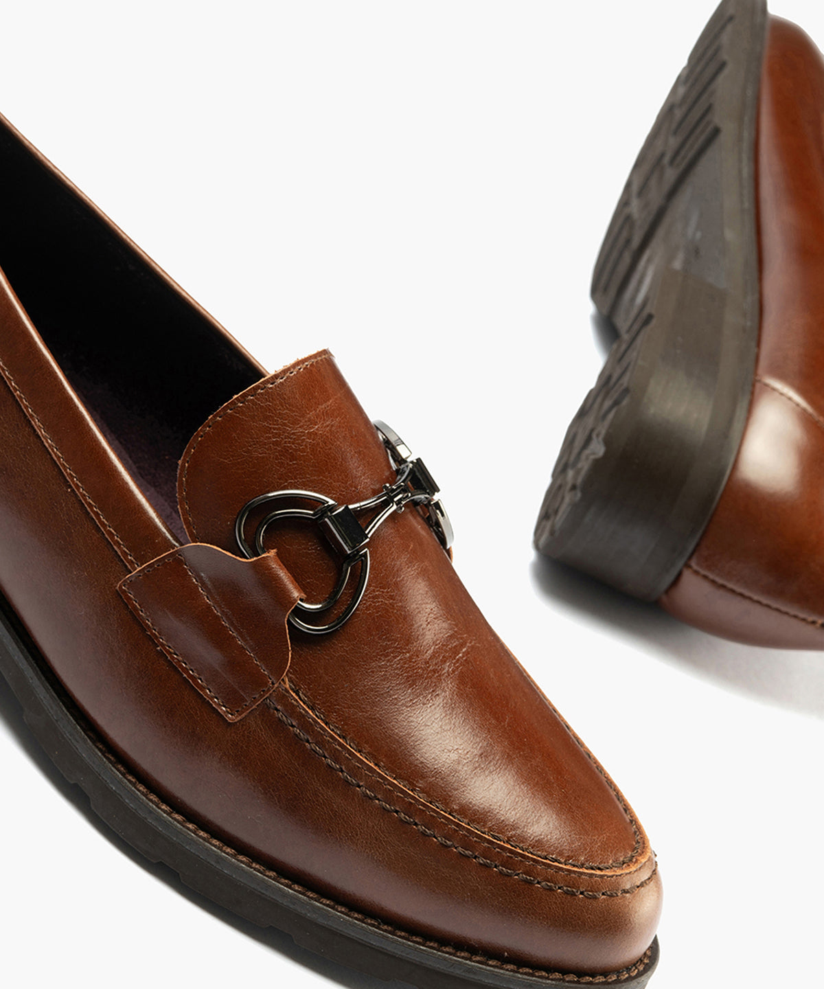 Mocasín con Adorno de mujer color cuero