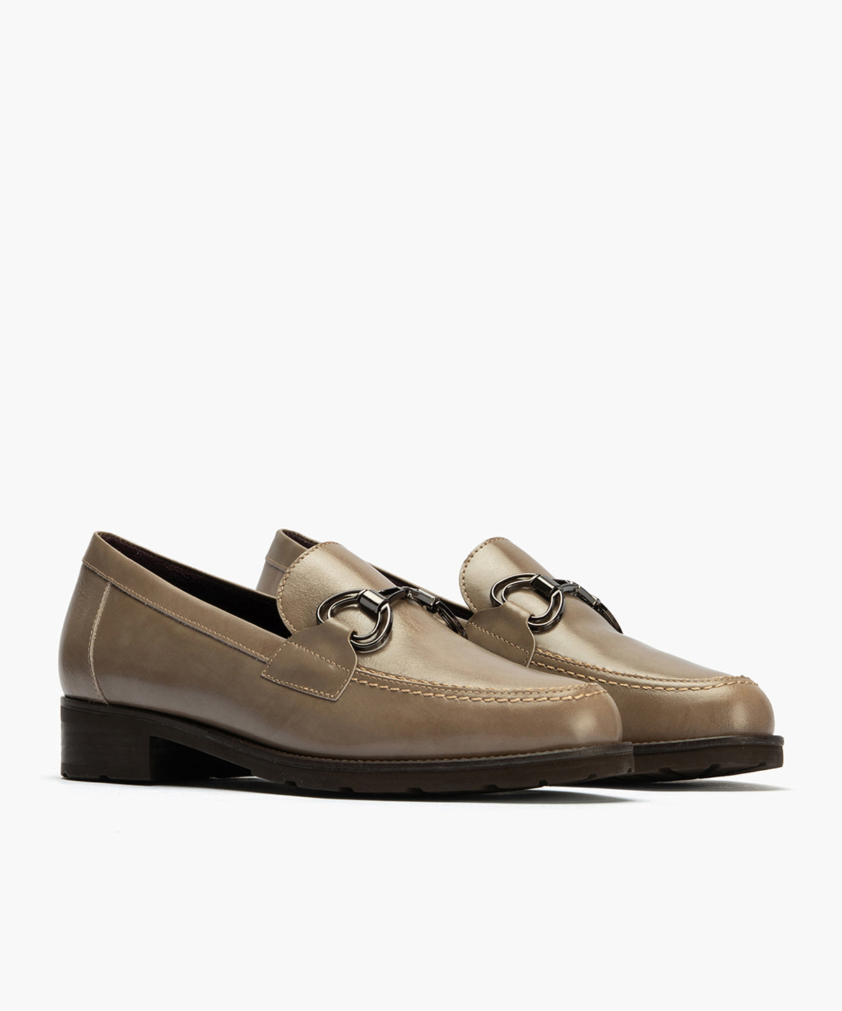 Mocasín con Adorno de mujer color piedra