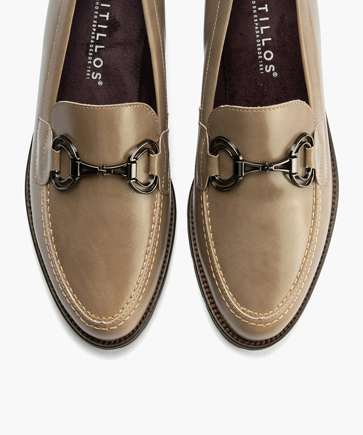 Mocasín con Adorno de mujer color piedra