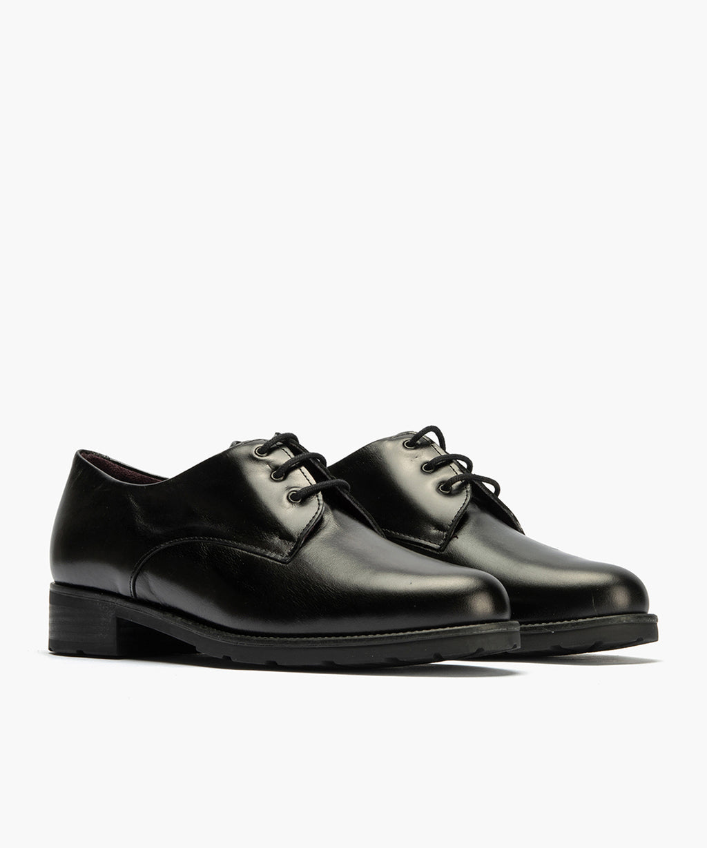 Blucher en napa con cordones de mujer color negro
