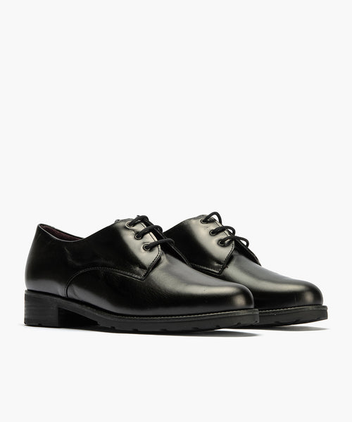 Blucher en napa con cordones de mujer color negro
