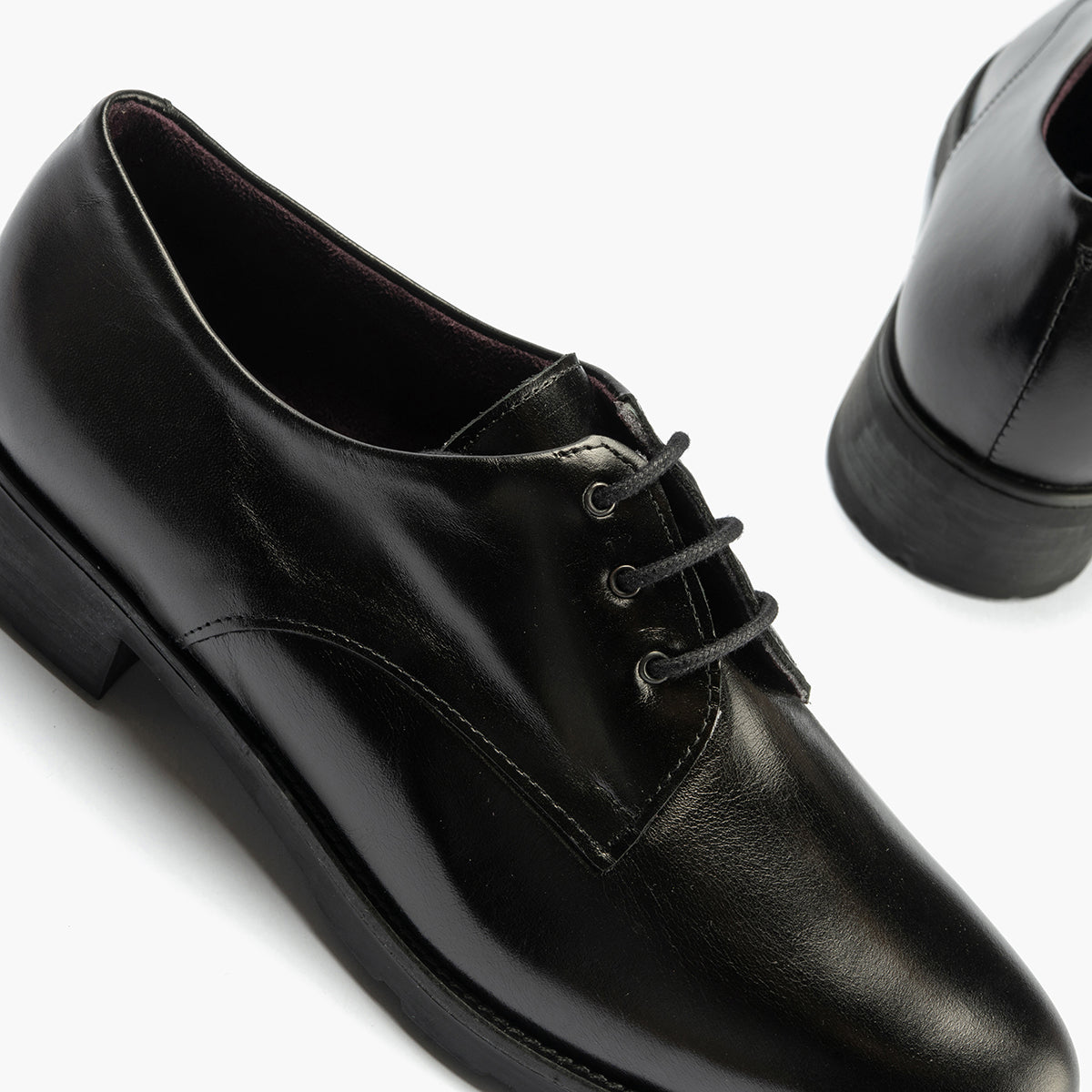 Blucher en napa con cordones de mujer color negro