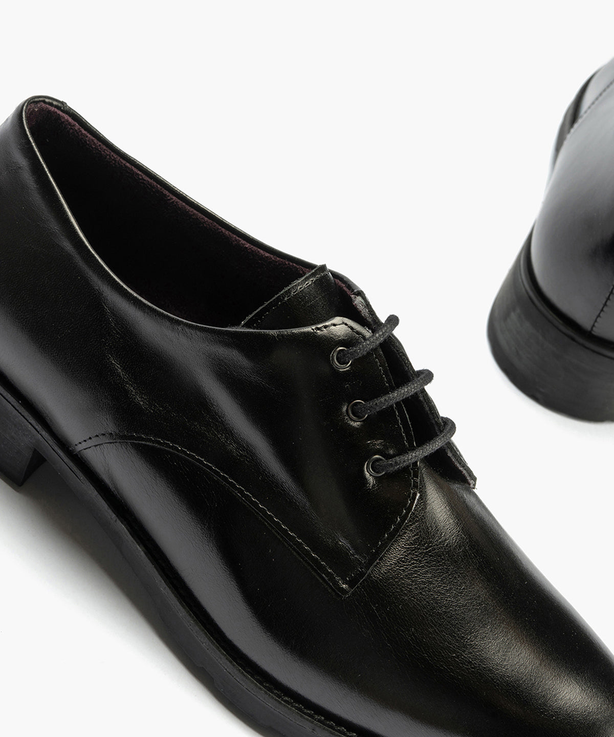 Blucher en napa con cordones de mujer color negro