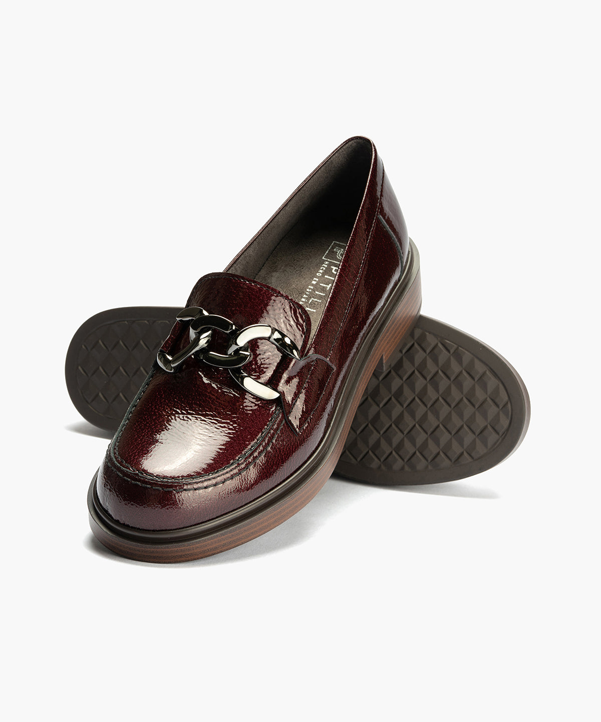 Mocasín en Charol con adorno de mujer color burdeos