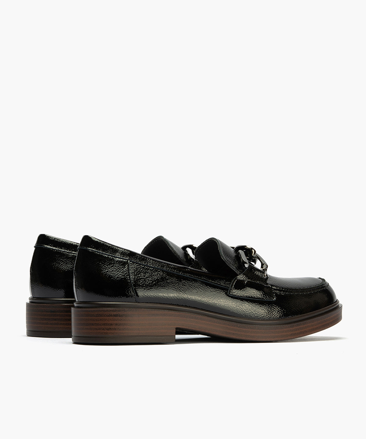 Mocasín en Charol con adorno de mujer color negro
