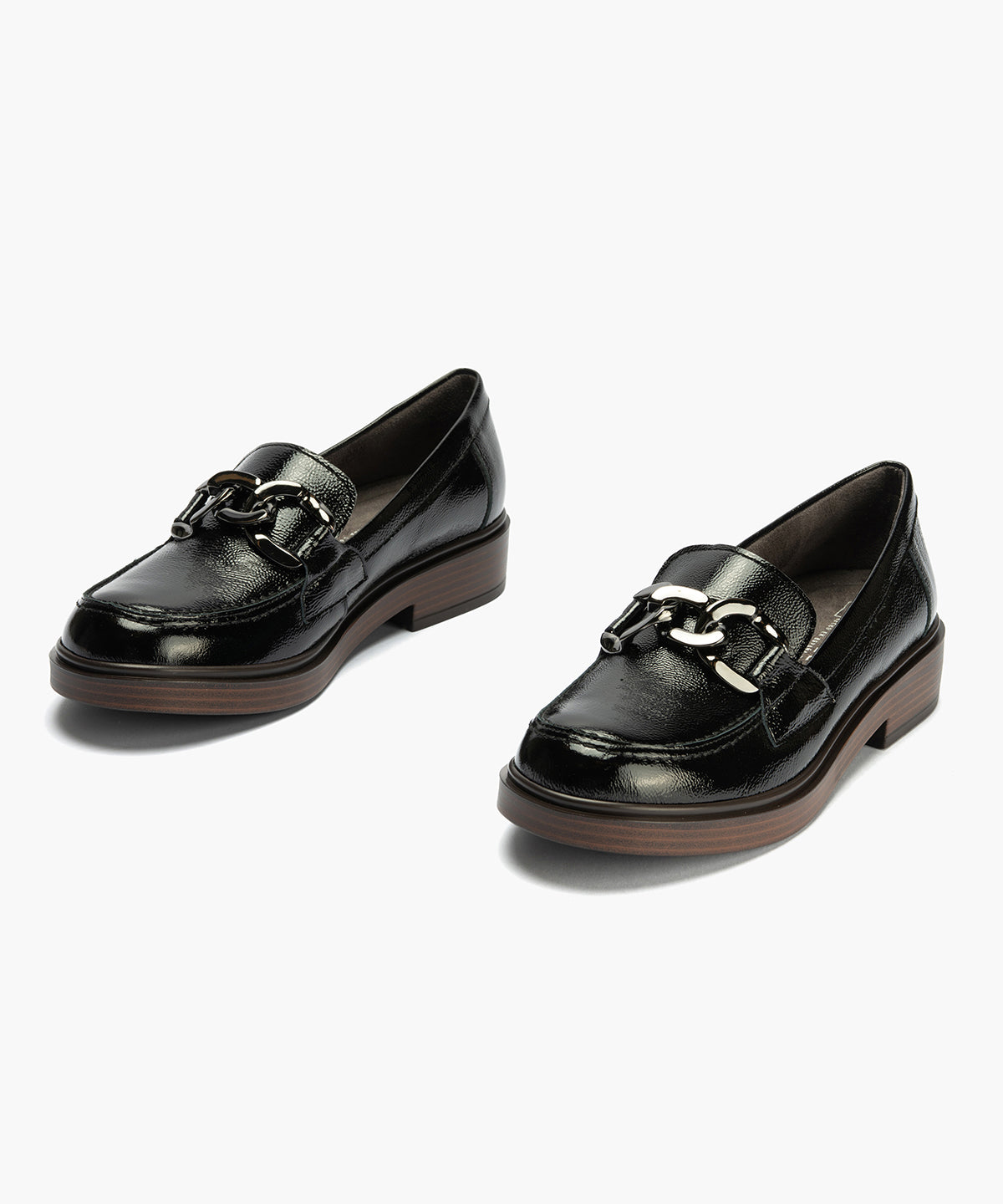 Mocasín en Charol con adorno de mujer color negro