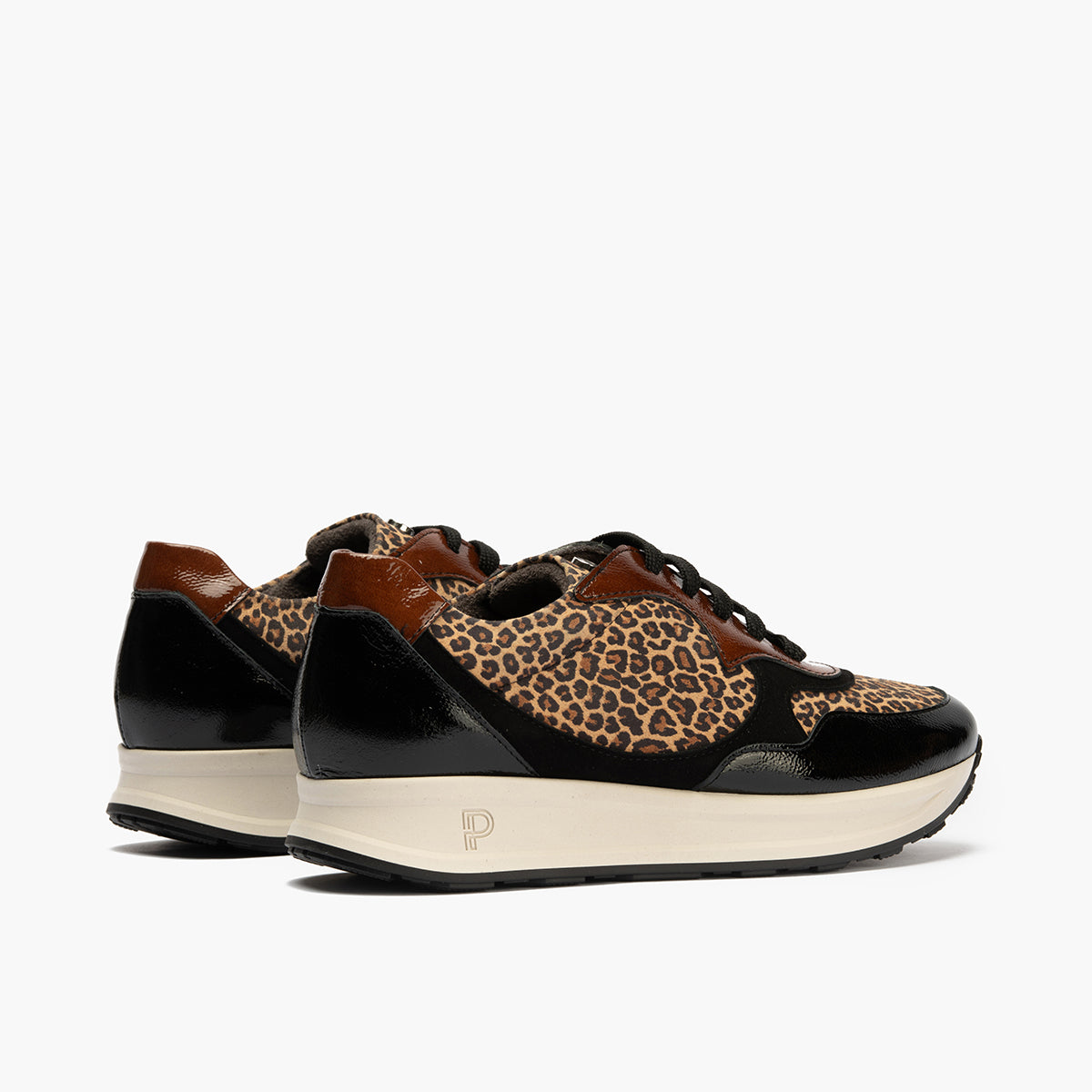 Deportivo Combinado Leopardo con cordonesde mujer color negro