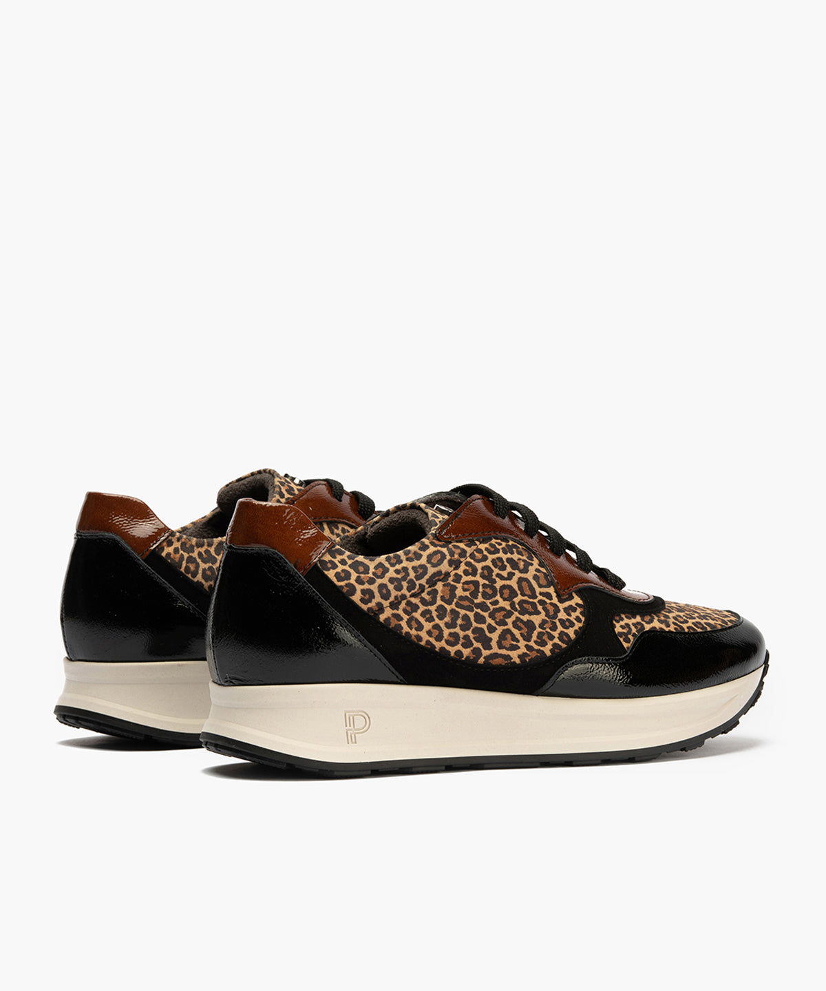 Deportivo Combinado Leopardo con cordonesde mujer color negro