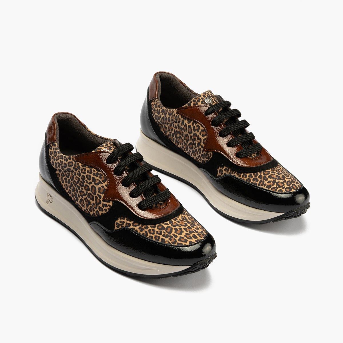 Deportivo Combinado Leopardo con cordonesde mujer color negro