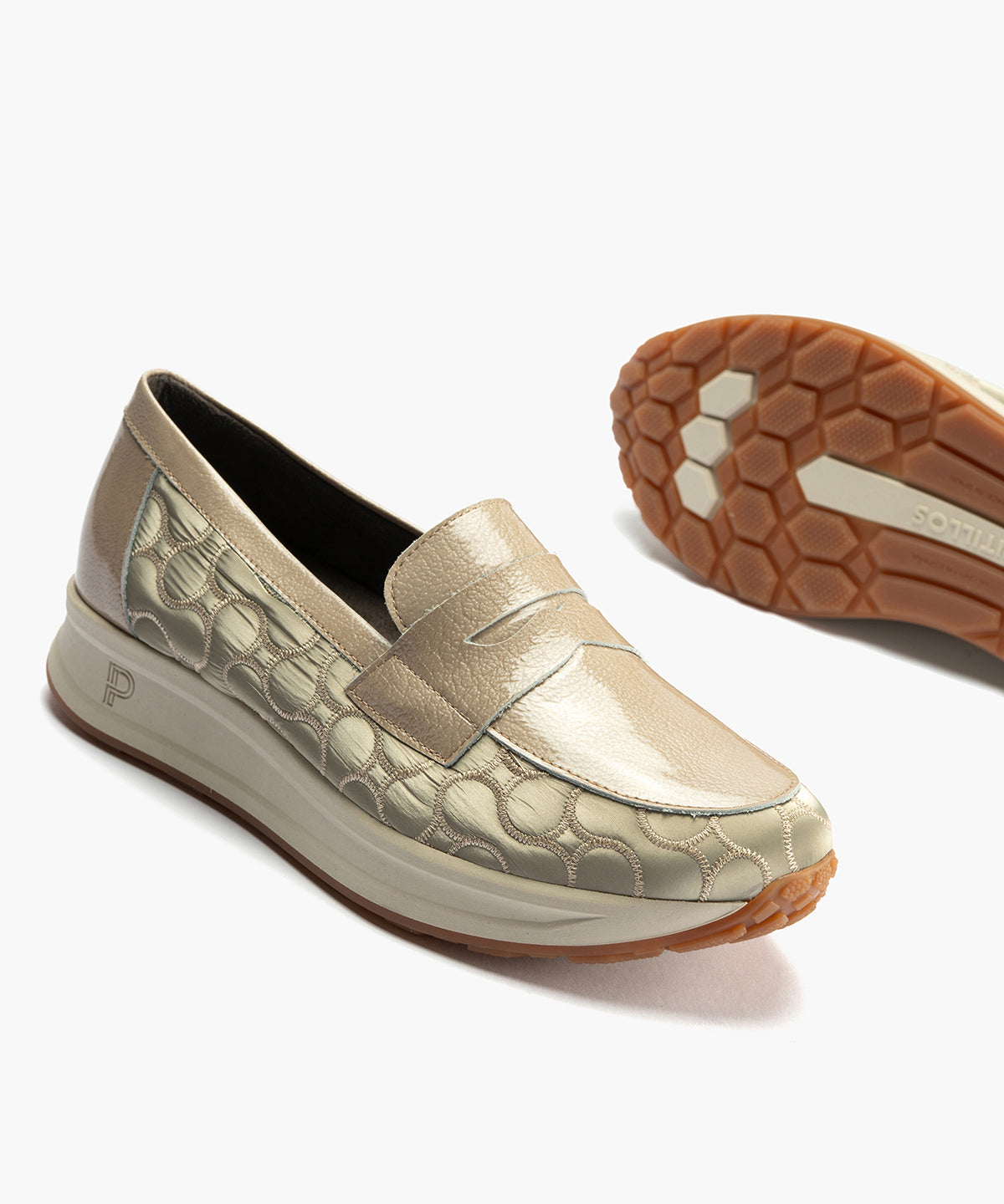 Mocasín en charol con nylon de mujer color piedra