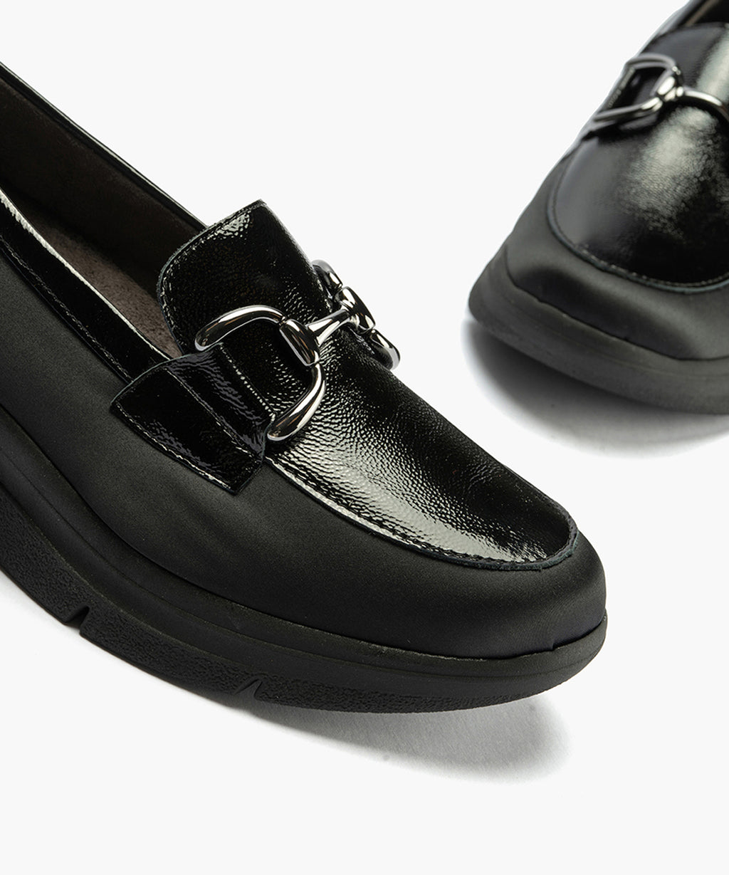 Mocasín con Nylon con adorno de mujer color negro