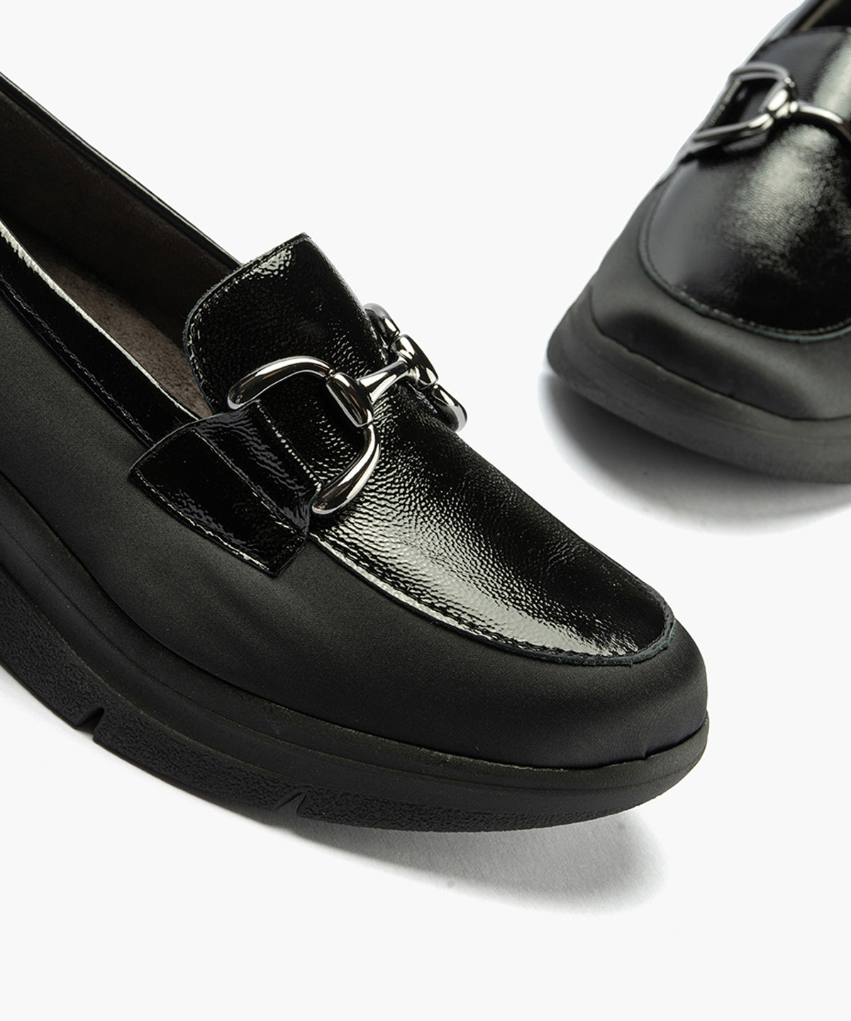Mocasín con Nylon con adorno de mujer color negro