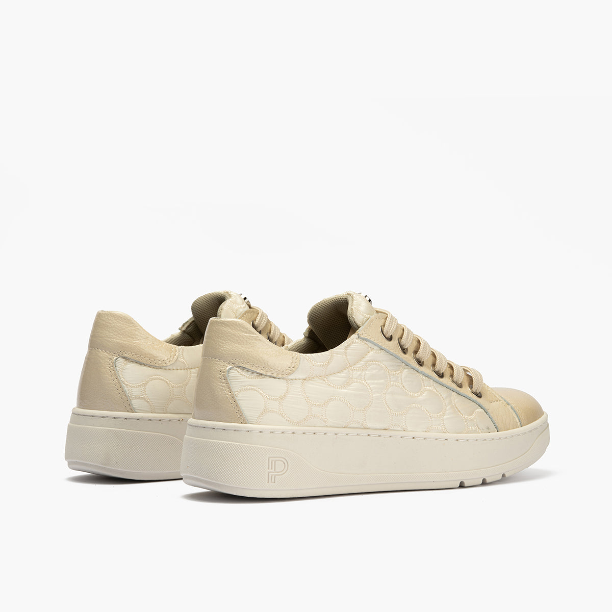 Basket en charol con nylon de mujer color crema