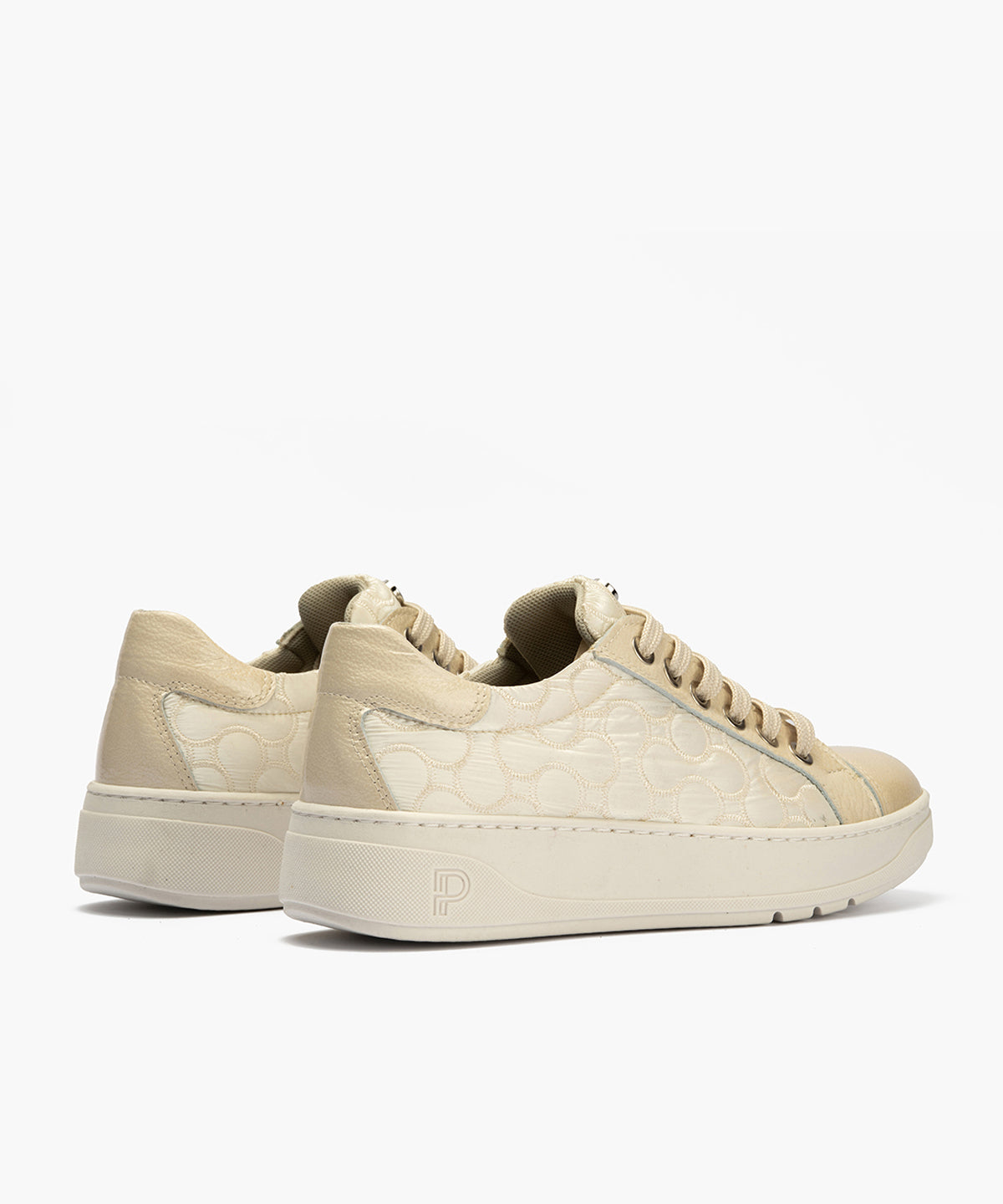 Basket en charol con nylon de mujer color crema