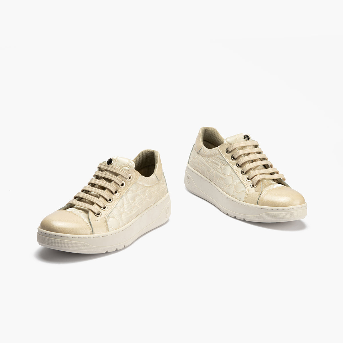 Basket en charol con nylon de mujer color crema