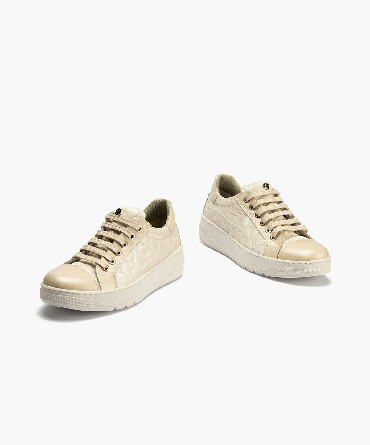 Basket en charol con nylon de mujer color crema