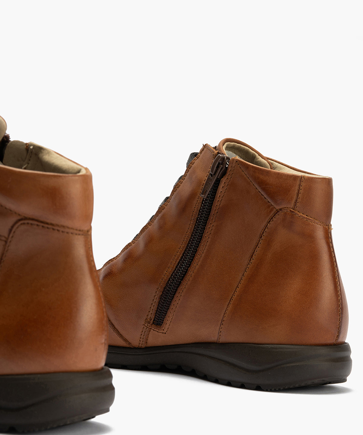 Botín Deportivo Mujer con Elásticos Cuero