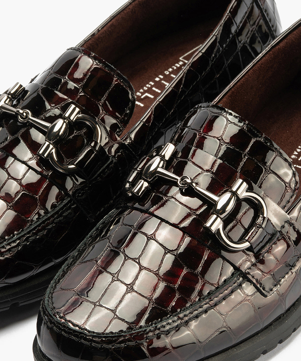 Mocasín en Coco con adorno de mujer color burdeos