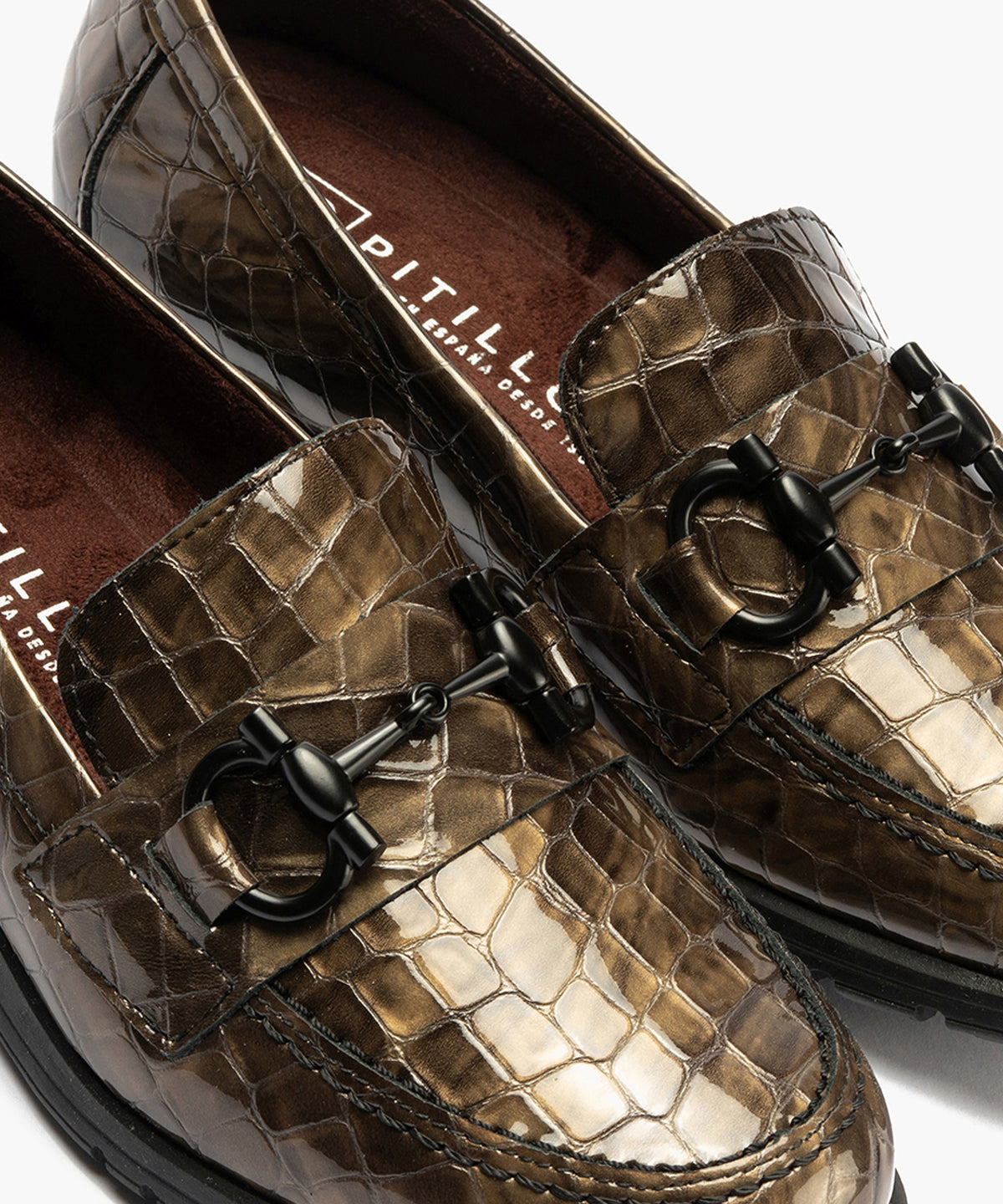 Mocasín en Coco con adorno de mujer color humo