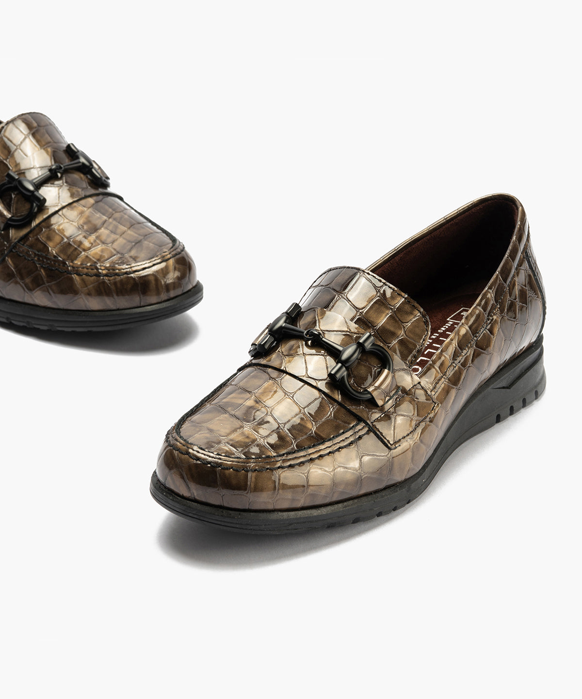 Mocasín en Coco con adorno de mujer color humo