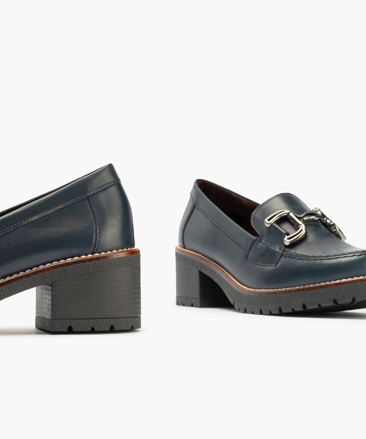 Mocasín en Napa con adorno de mujer color marino