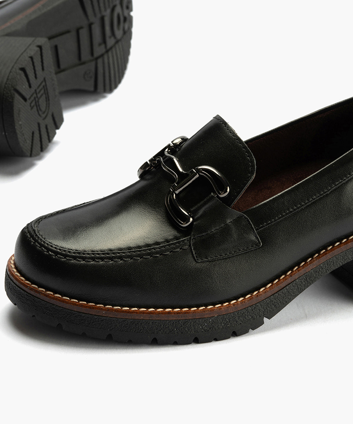 Mocasín en Napa con adorno de mujer color negro