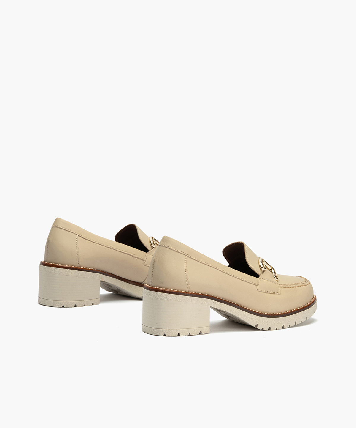 Mocasín en Napa con adorno de mujer color piedra