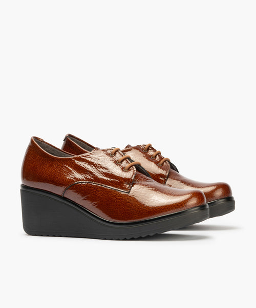 Blucher en Charol con cordones de mujer color cuero