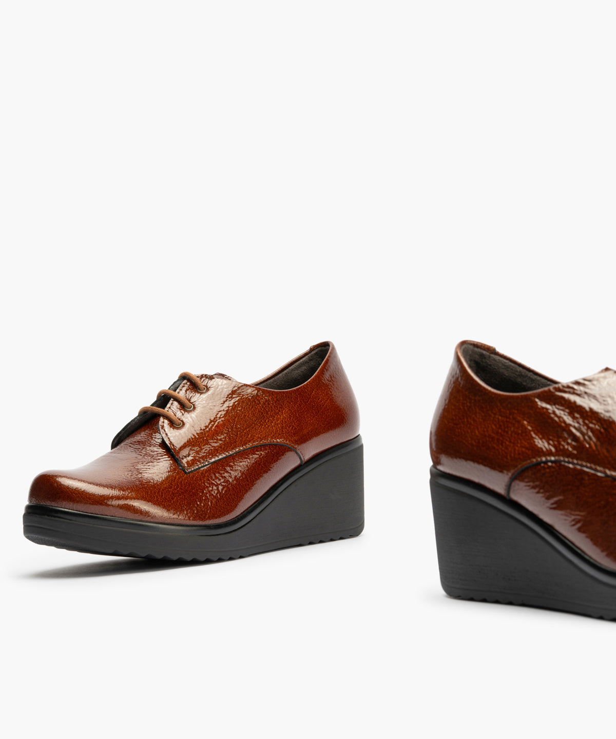 Blucher en Charol con cordones de mujer color cuero
