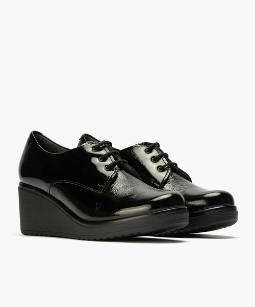Blucher en Charol con cordones de mujer color negro