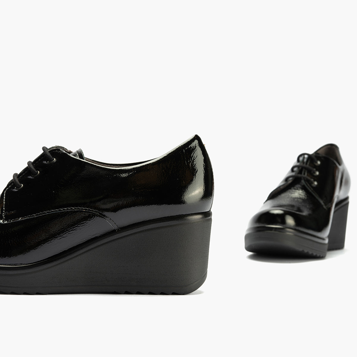 Blucher en Charol con cordones de mujer color negro