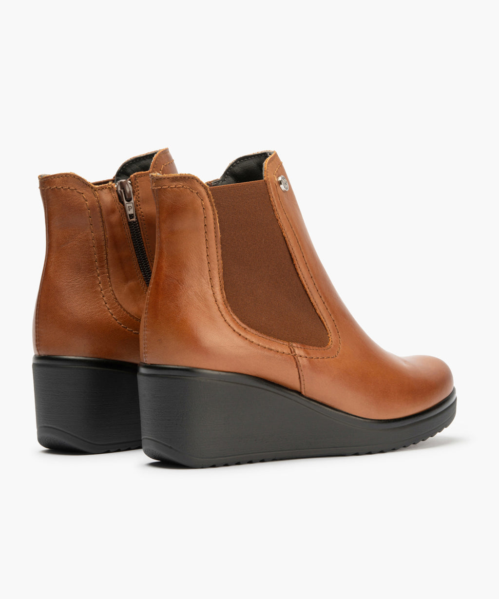 Botín Chelsey en Napa con elásticos de mujer color cuero