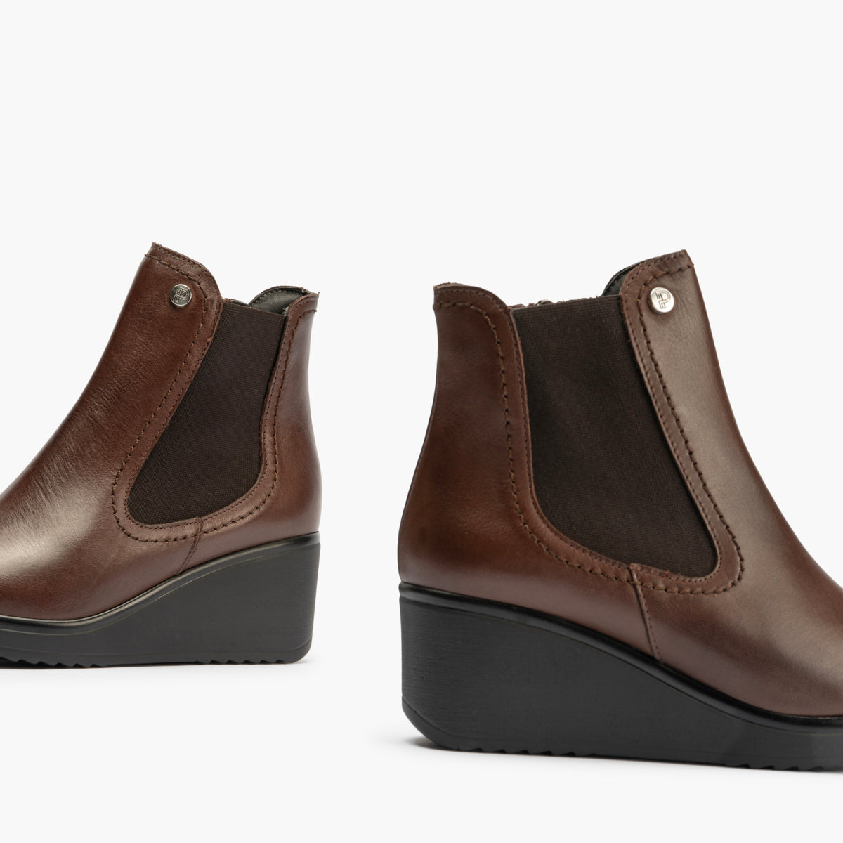 Botín Chelsey en Napa con elásticos de mujer color marron