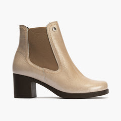 Botín Chelsey en Charol con elásticos de mujer color piedra