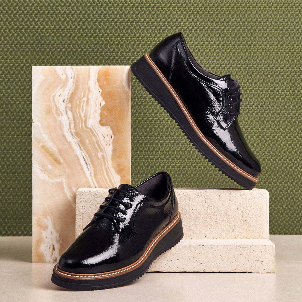 Blucher en Charol con cordones de mujer color negro