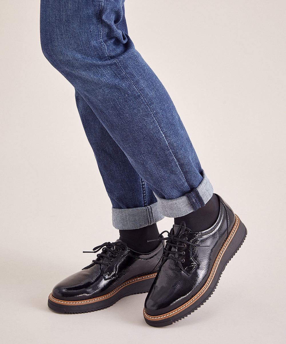 Blucher en Charol con cordones de mujer color negro