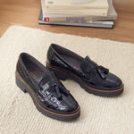 Mocasín en Coco con adorno de mujer color negro