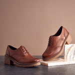 Ingles en Napa con cordones de mujer color cuero
