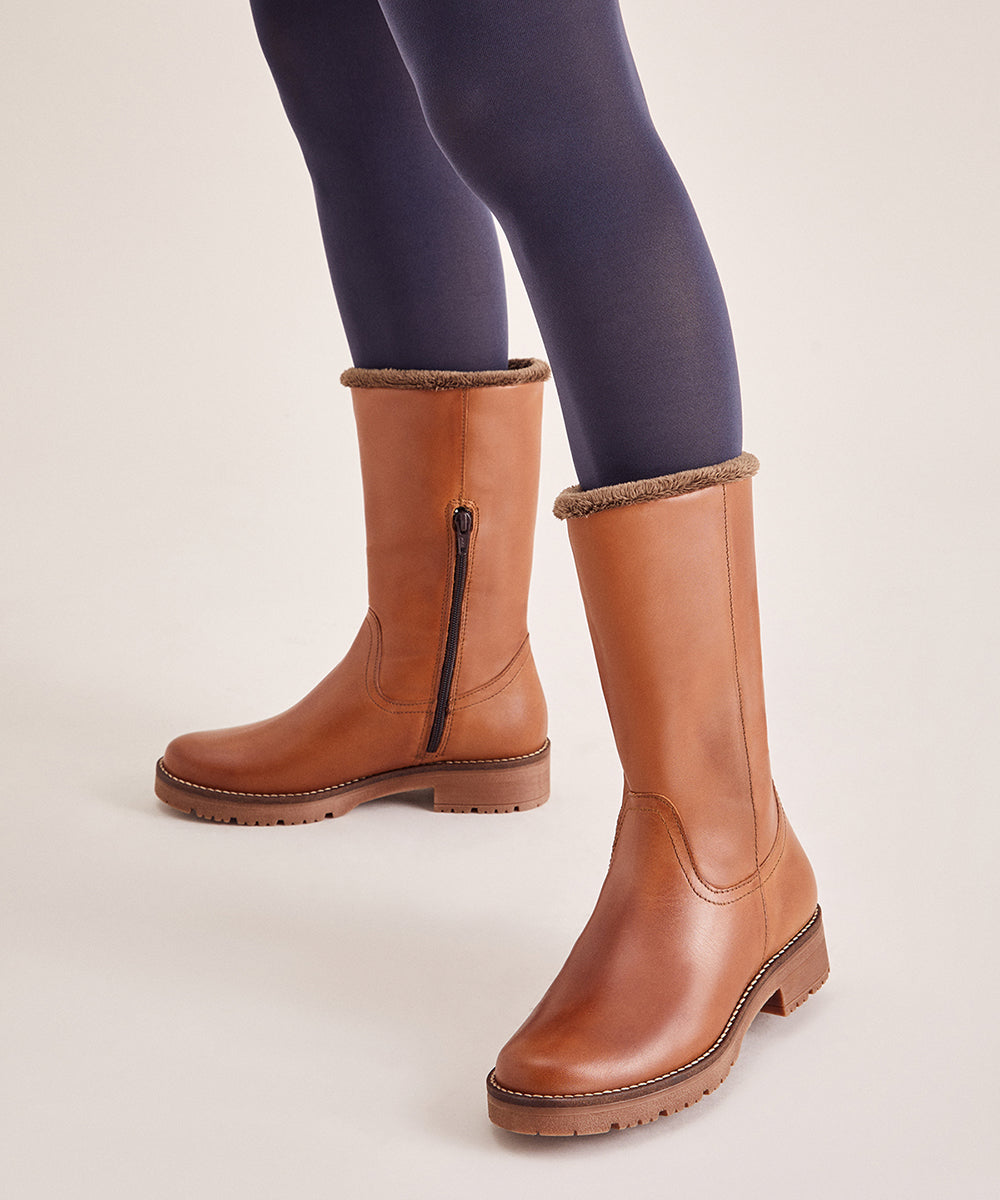 Bota con borrego de mujer color cuero