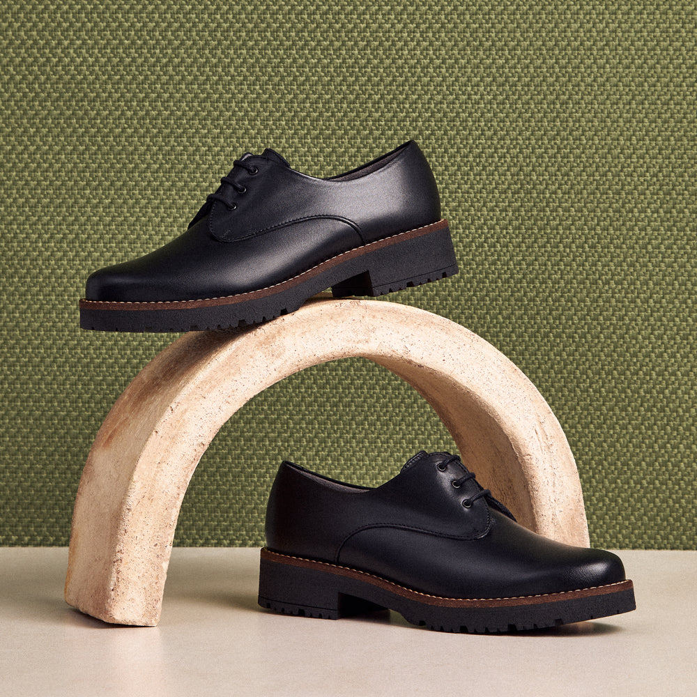 Blucher en Napa con cordones de mujer color negro