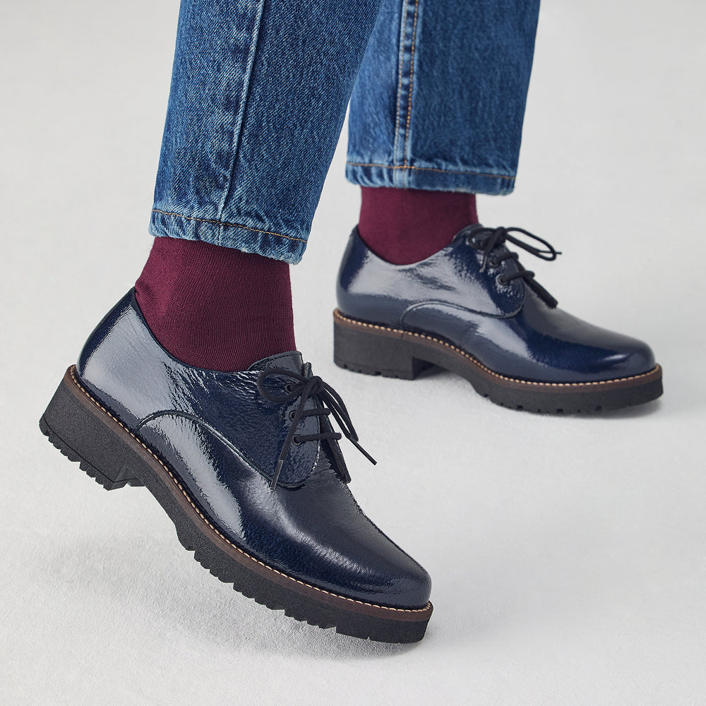 Blucher en Charol con cordones de mujer color marino
