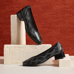 Salón de Pico en Fantasía con Elásticos de mujer color negro