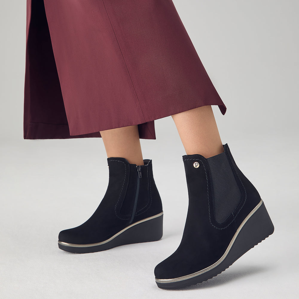 Botín Chelsey en Ante con elásticos de mujer color negro