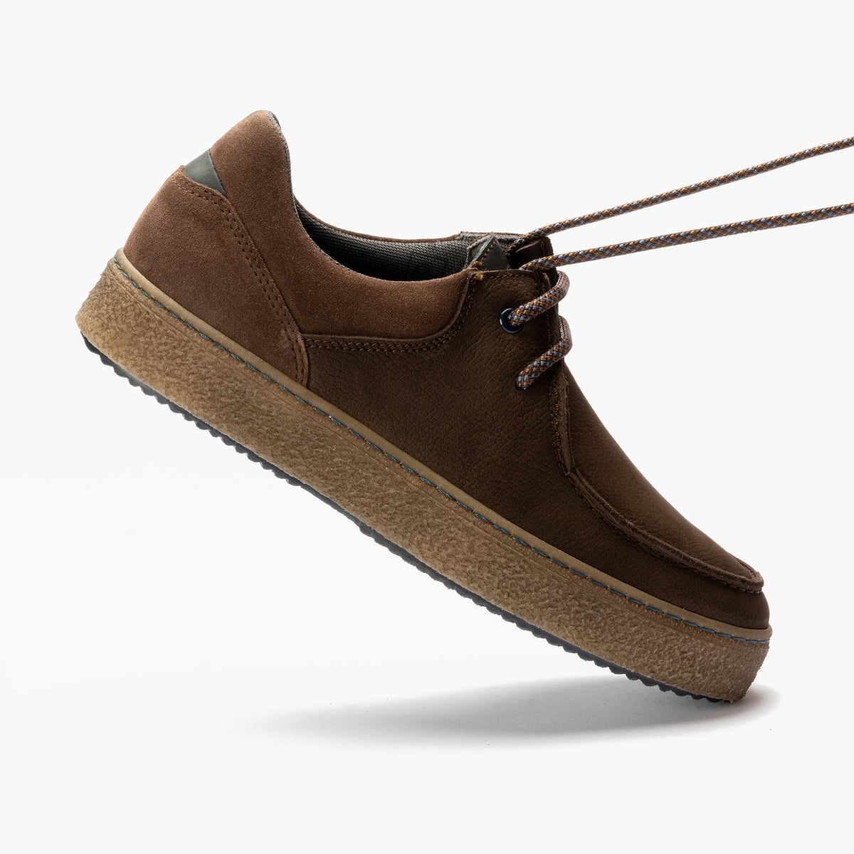 Wallaby hombre con cordones color marron