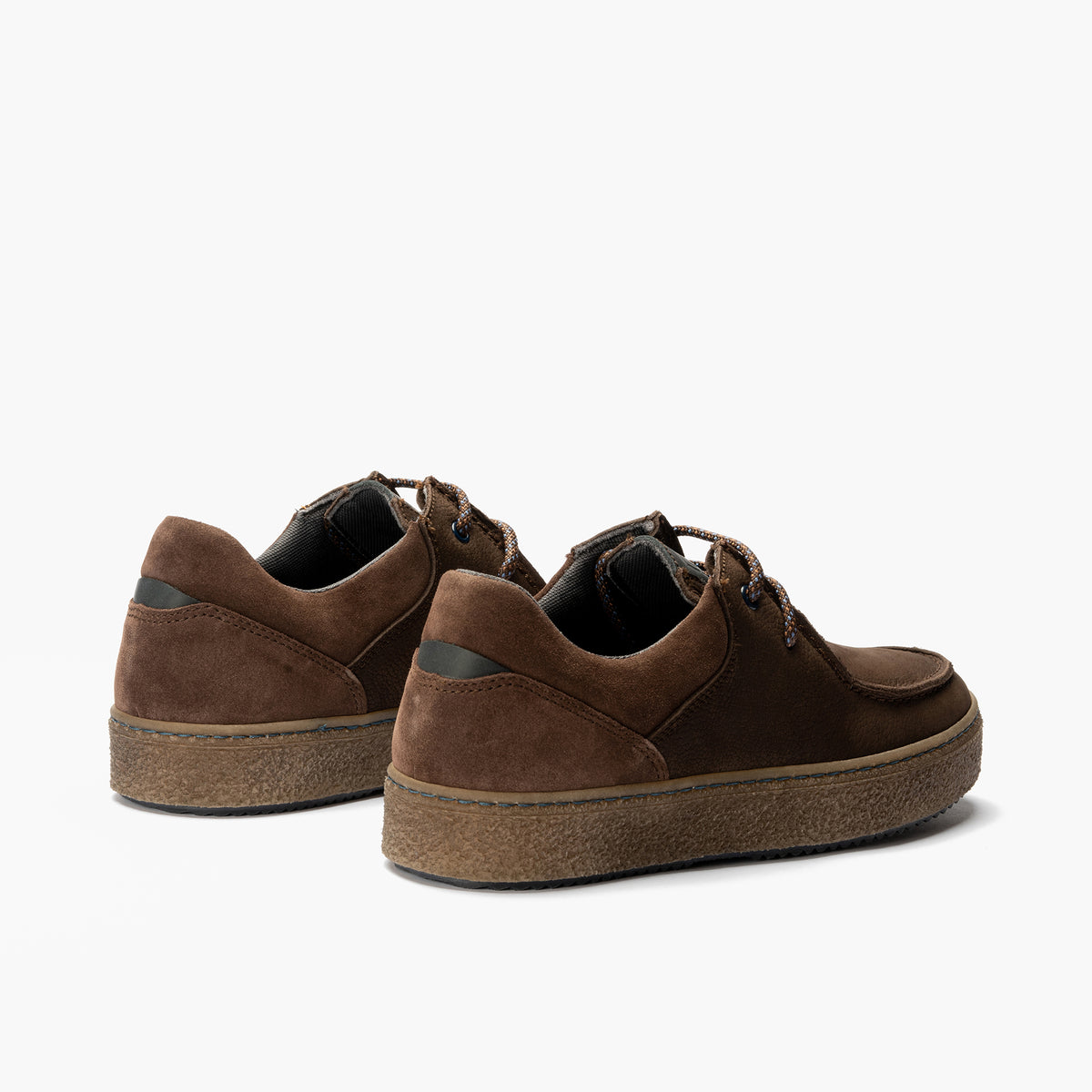 Wallaby hombre con cordones color marron