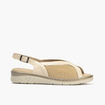 Sandalia plana en piel charol y elástico Crema