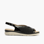 Sandalia plana en piel charol y elástico Negro