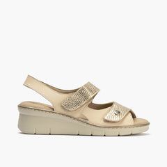 Sandalia plana con velcros en piel napa y piel napa bombeada Crema